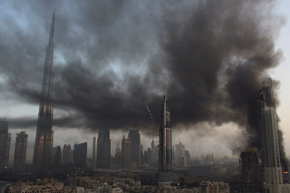 Eine riesige Rauchwolke legte sich über Dubai.