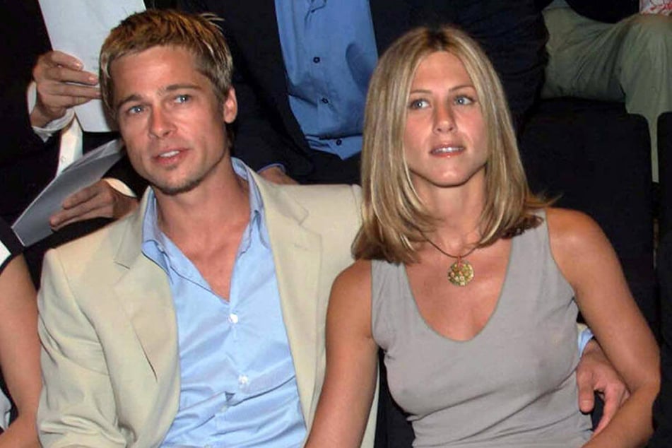 Hollywoodstar Brad Pitt und seine damalige Frau, die Schauspielerin Jennifer Aniston, 2001 in Mailand.