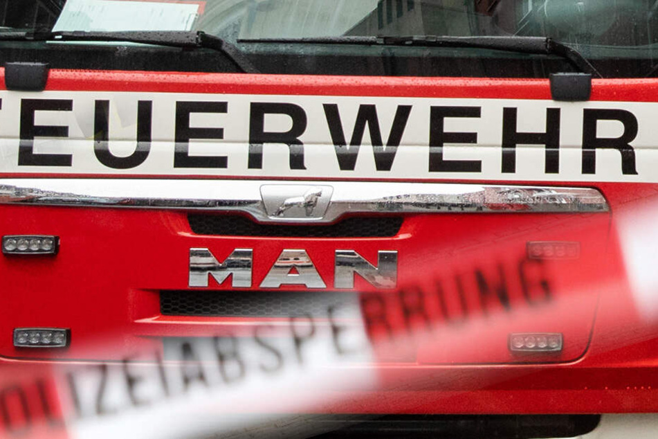 Als die Feuerwehr am Brandort eintraf, waren drei Menschen bereits in Panik vor den Flammen aus dem Fenster gesprungen. (Symbolbild)