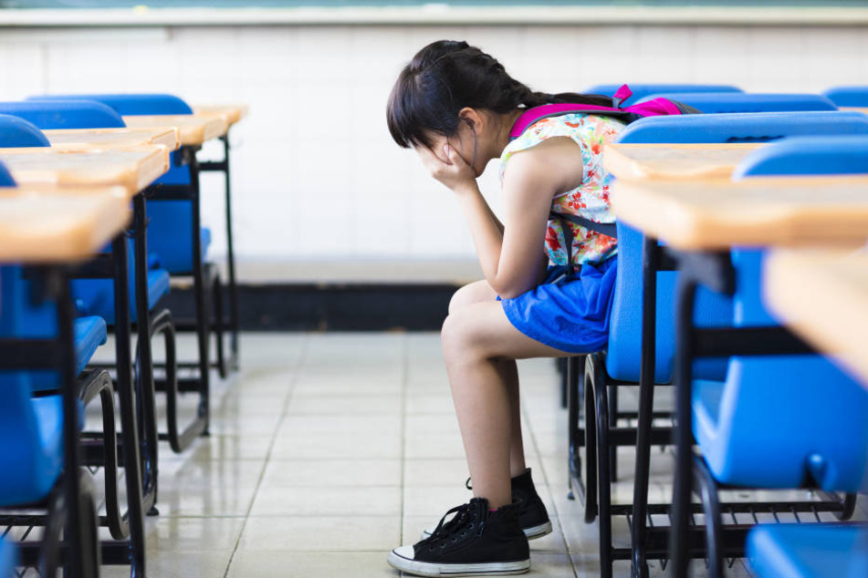 Vorgeführt werden, vor allen Mitschülern! Ungefähr das schlimmste für Kinder.
