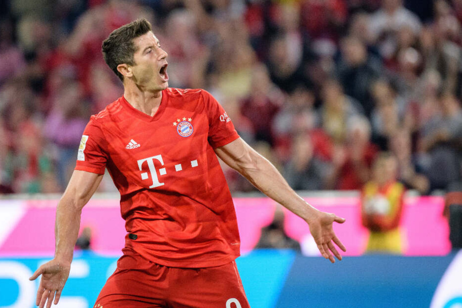 Robert Lewandowski jubelt über seinen Treffer zum 2:2.