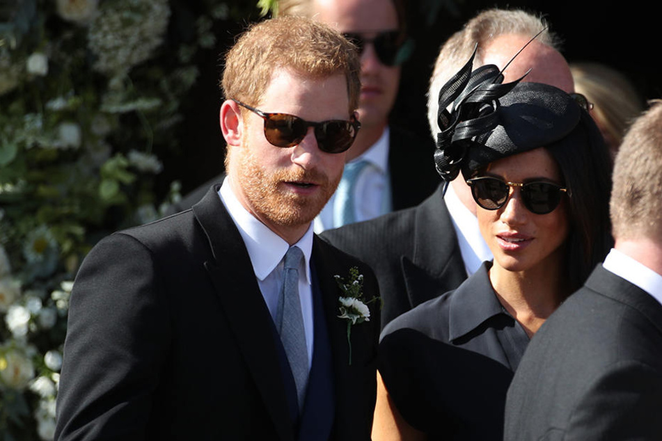 Den richtigen Hollywood-Look haben Harry und Meghan jedenfalls schon mal drauf.