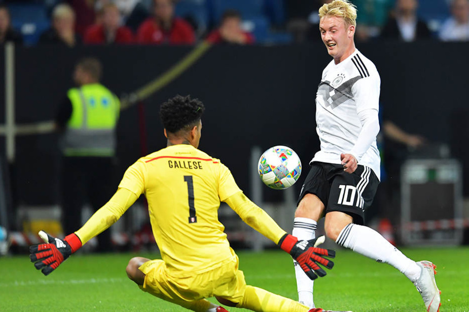 Traf im Testspiel der DFB-Auswahl gegen Peru zum zwischenzeitlichen 1:1-Ausgleich für Deutschland: Julian Brandt (r.).