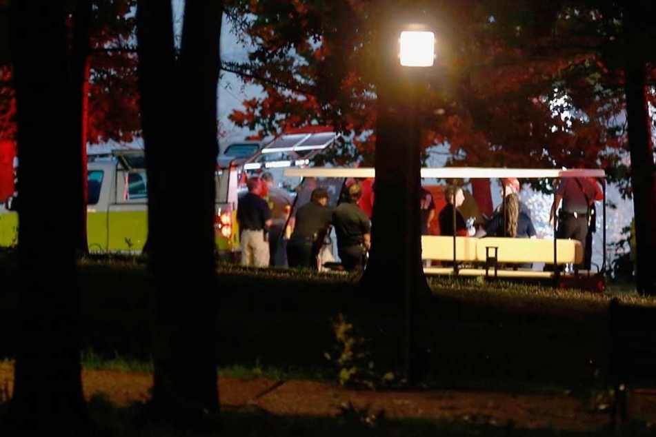 Rettungskräfte sind nach einem tödlichen Schiffsunglück am Table Rock See im Einsatz. B