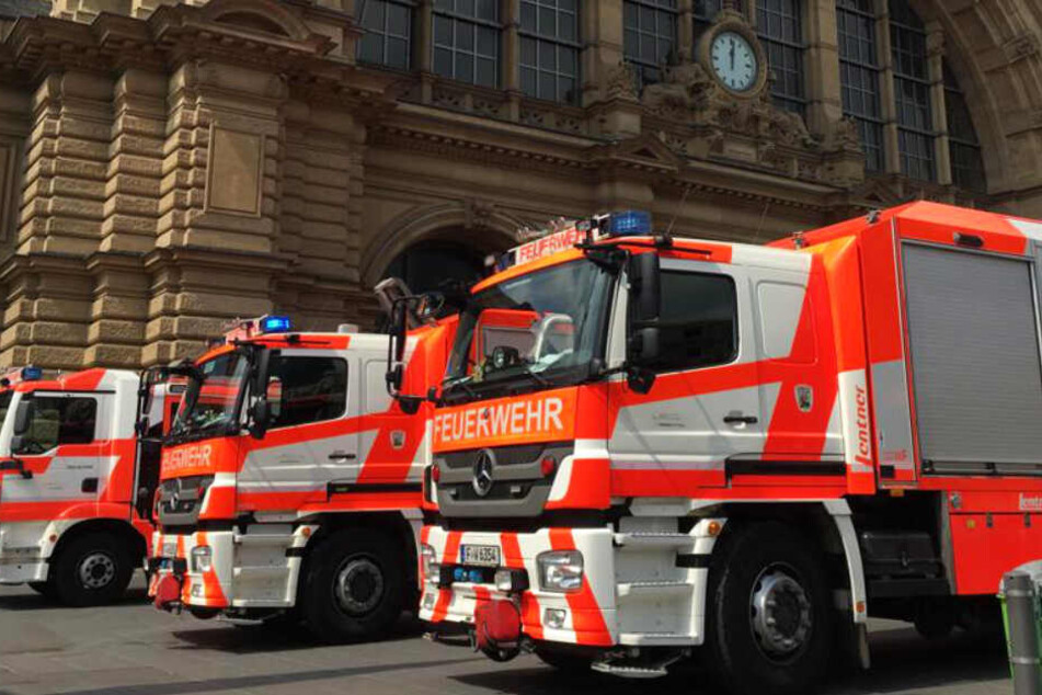 Zahlreiche Einsatzkräfte der Feuerwehr waren nach dem Angriff zum Frankfurter Hauptbahnhof geeilt.