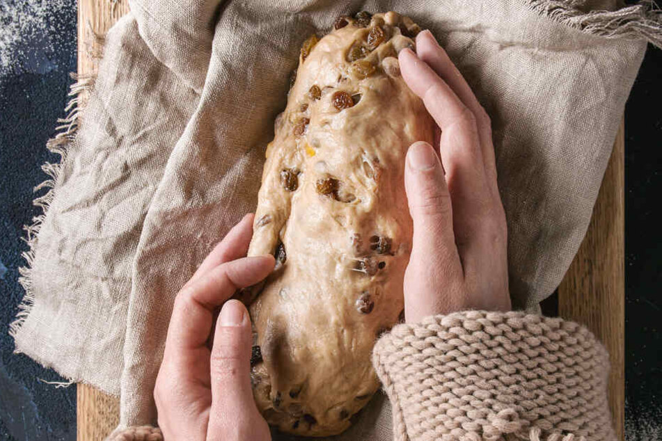 Stollen erinnert in seiner Form an ein kleines Brot. 