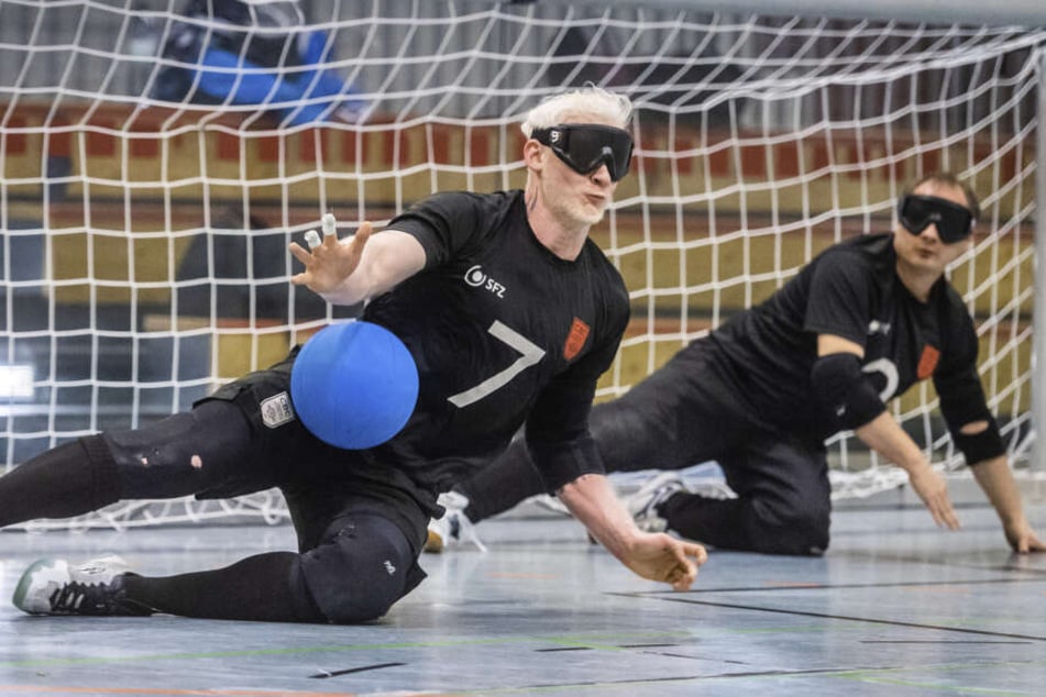 Felix Rogge (30, vorn) beim Abschlusstraining des Chemnitzer Ballspiel-Clubs vor dem Ligapokal.