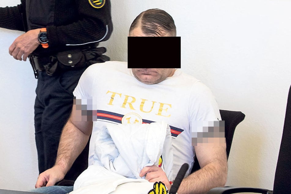 Marcel M. (42) fuhr mal wieder der Polizei davon. Wieder ging es schief. Wieder landete er auf der Anklagebank.