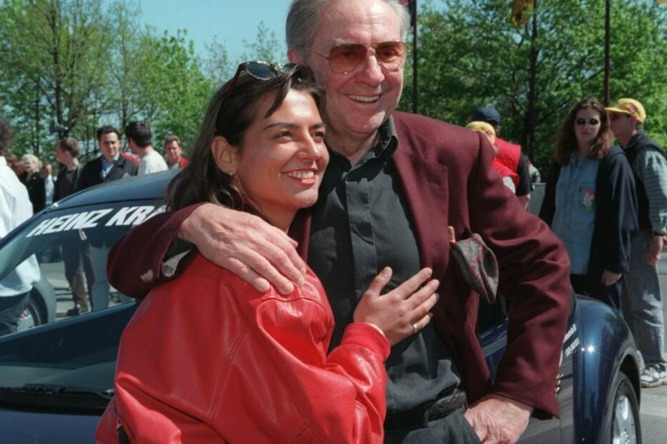 Die mit nur 54 Jahren verstorbene Moderatorin Manina Ferreira-Erlenbach an der Seite von Schauspieler Harald Juhnke († 75) im Jahr 1999.