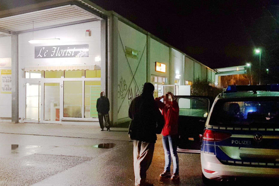 Die Mitarbeiterin wurde bei dem Überfall mit Zeigas attackiert.