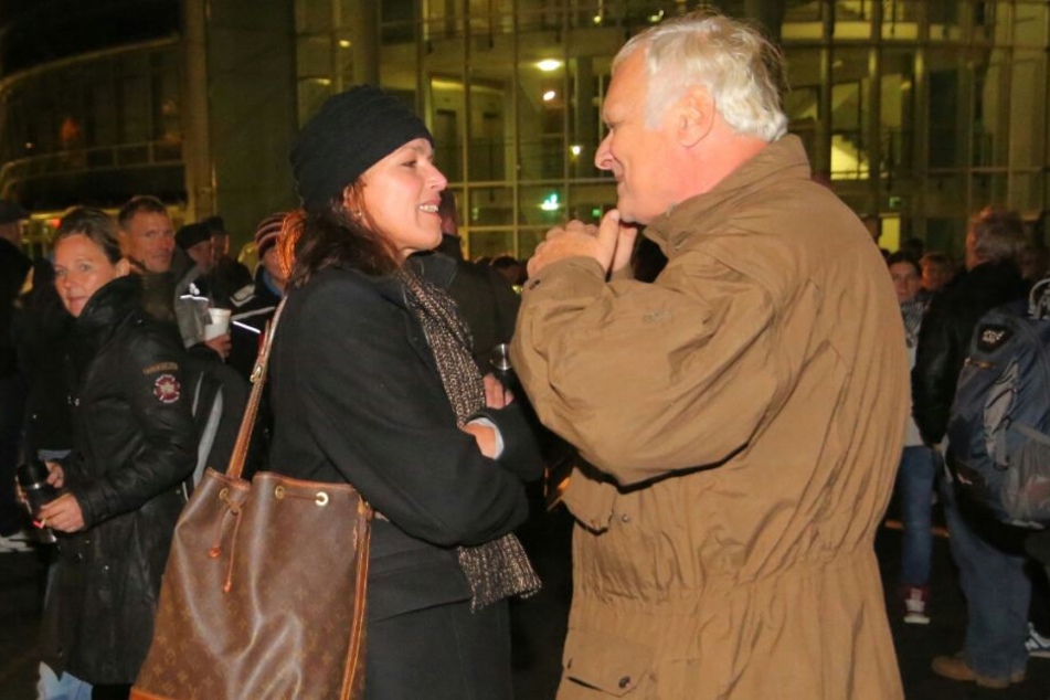 Tatjana Festerling beim Protest vor den Räumen von Radio Dresden.
