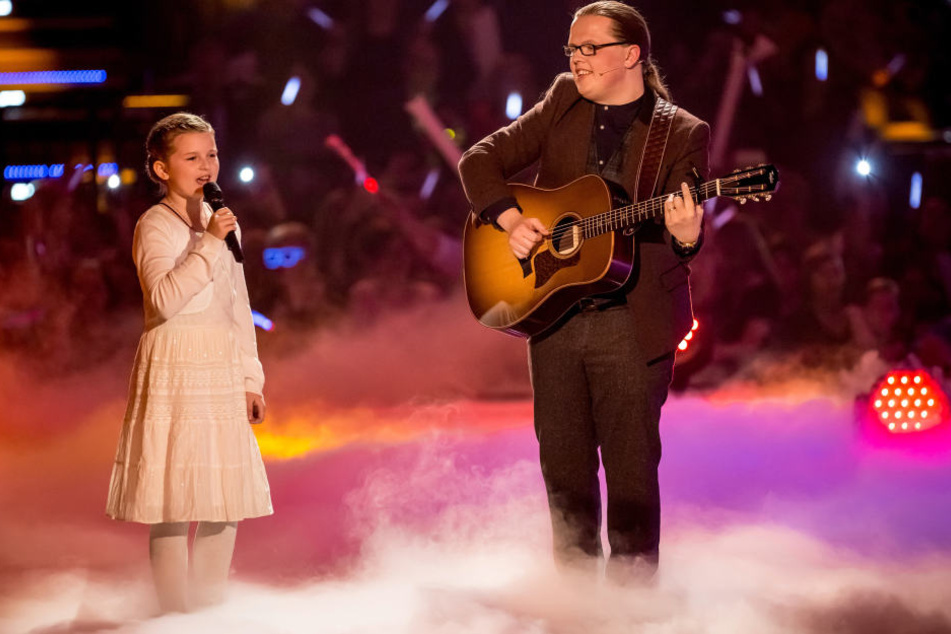 Angelo Kelly (35) mit seiner Tochter Emma Marie beim großen "Schlagercountdown".