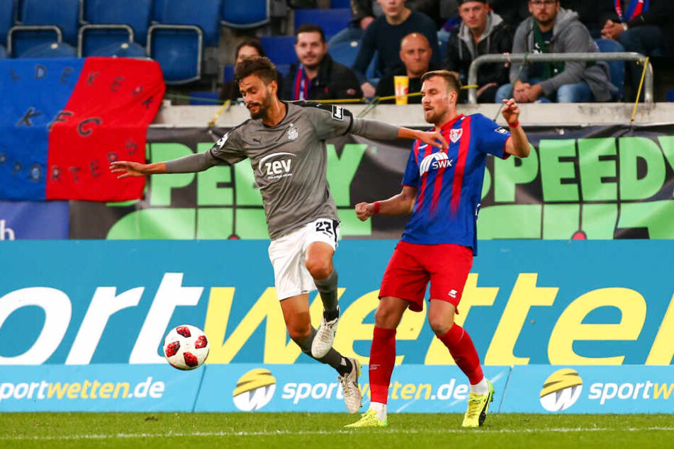 Der FSV Zwickau stellte dem Star-Ensemble um Weltmeister Kevin Großkreutz (re.) ein Bein.