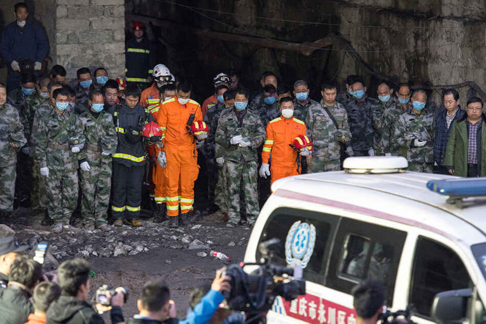 Bei einer Gasexplosion in einer chinesischen Kohlegrube sind 33 Kumpel ums Leben gekommen.