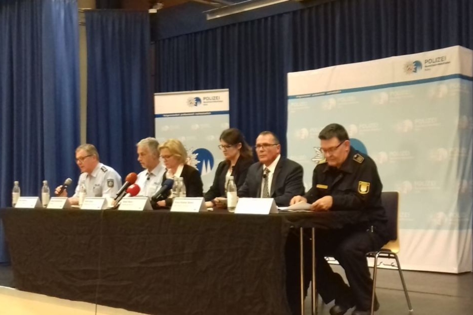 Pressekonferenz am Montagabend im Polizeipräsidium Kalk.
