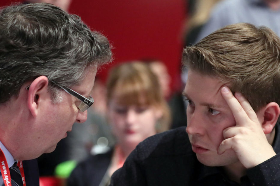 Kühnert (re.) im Gespräch mit SPD-Vize Thorsten Schäfer-Gümbel (48).