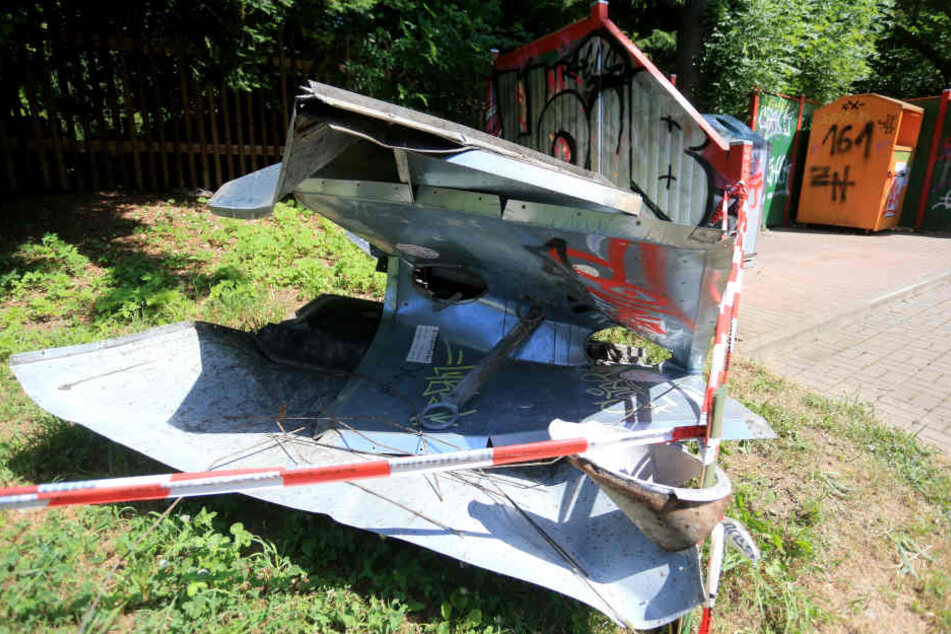 Der Glascontainer wurde komplett zerstört.