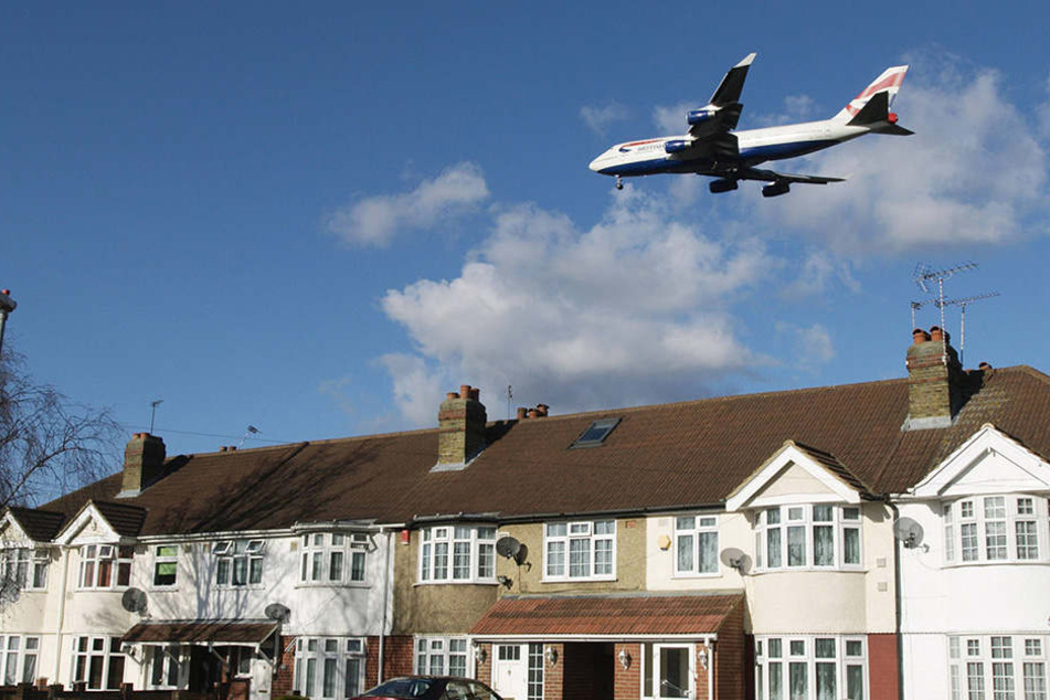 Ein Passagierflugzeug entging nur knapp einer Zusammenstoß mit einer Drohne über London. (Symbolbild)