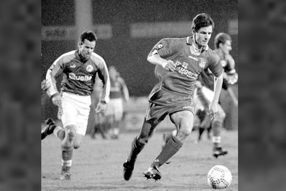 1998 war Jens Härtel noch für den FSV Zwickau am Ball, hier im Spiel gegen Greuther Fürth.