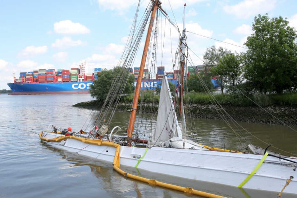 Das gesunkene Segelschiff soll geborgen werden, noch ist aber unklar wann und wie.