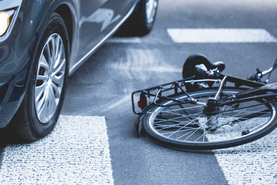 Die Radfahrerin erlag am Unfallort ihren schweren Verletzungen. (Symbolbild)