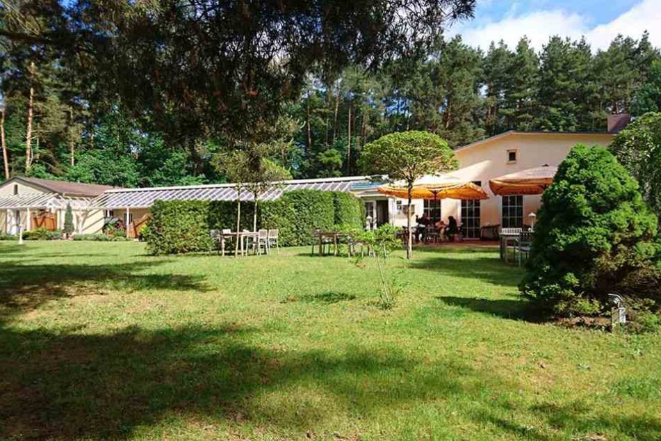 Das Insel-Hotel auf der "Herzinsel" im Brückentinsee bei Dabelow soll weiter betrieben werden.
