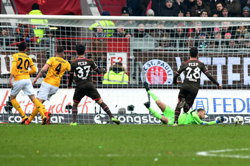 Hier trifft Kyoung-Rok Chor zum 1:0 für St. Pauli.