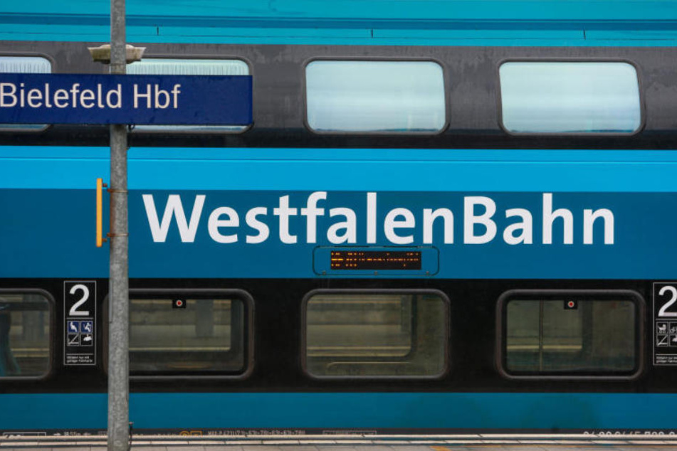 Auf Fahrten mit der WestfalenBahn muss der junge Mann jetzt erst mal verzichten.