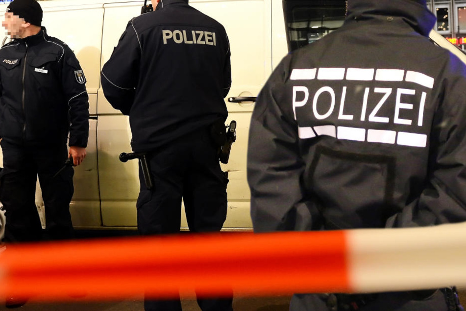 Der Gefahrenbereich wurde von der Polizei weiträumig abgesperrt (Symbolbild).