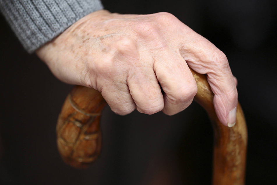 In Großbritannien wurden ein 101-Jähriger zu über zehn Jahren Haft verurteilt.
