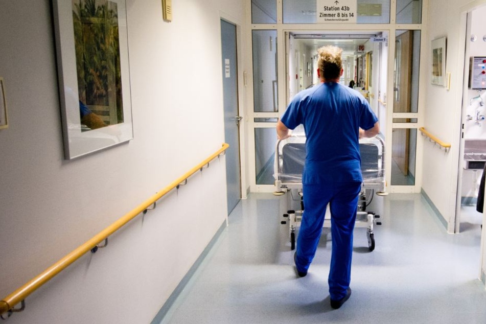 Laut Stichproben von Verdi sind viele Krankenhäusern im Pflegebereich unterbesetzt (Symbolbild).