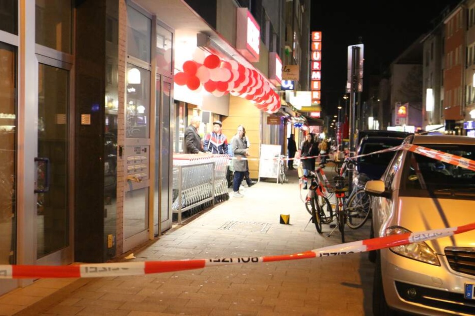 Die Polizei sperrte den Tatort ab.