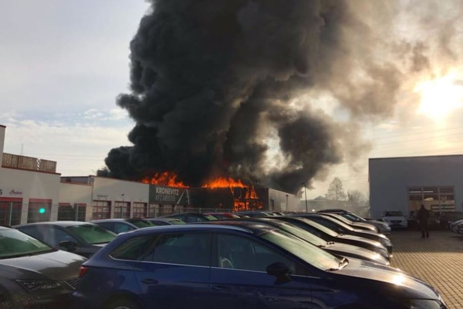 Der Sachschaden nach dem Brand in Bergheim geht wohl in die Millionen.
