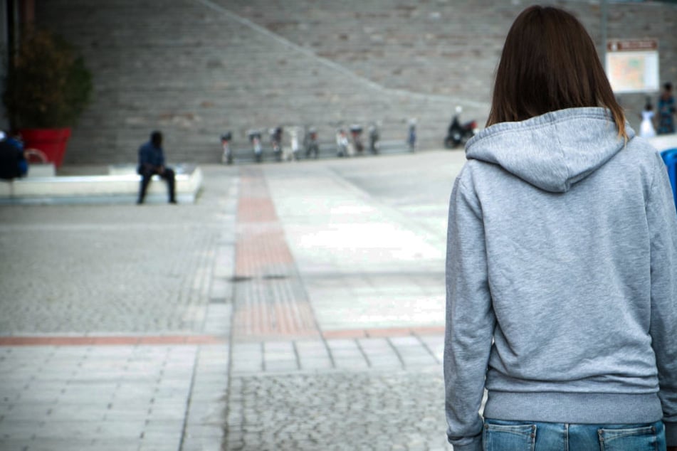 Vor allem eine 15-Jährige soll ihre Fäuste sprechen lassen haben. (Symbolbild)