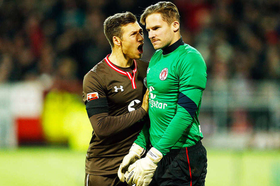 Sören Gonther (l.) zu seiner Zeit beim FC St. Pauli mit Torwart Philipp Heerwagen. Gonther spielt jetzt in Dresden, Heerwagen in Ingolstadt. Sonntag treffen sich die beiden Kumpels auf dem Rasen des Rudolf-Harbig-Stadions wieder.