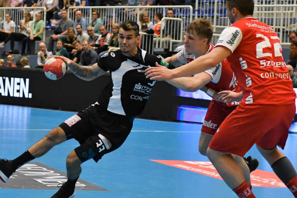 Hier Roman Becvar (Elbflorenz, 33) gegen Dennis Szczesny (Essen, 22) und Christoph
Reissky (Essen, 43).