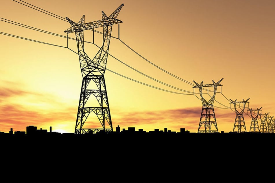 Zwei 10.000 Volt-Leitungen konnten einige Gemeinden nicht mehr mit Strom versorgen. (Symbolbild)