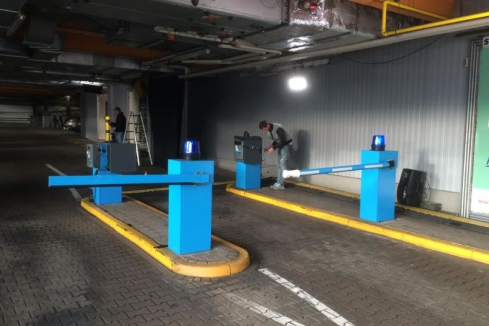 Die Produktionsfirma "Gänsehaut Medien" aus Bielefeld zeichnete die Uncercover-Sendung für "Wer wird Millionär?" im Parkhaus auf. An der Joseph-Massolle-Straße gingen sie auf Kandidaten-Suche.