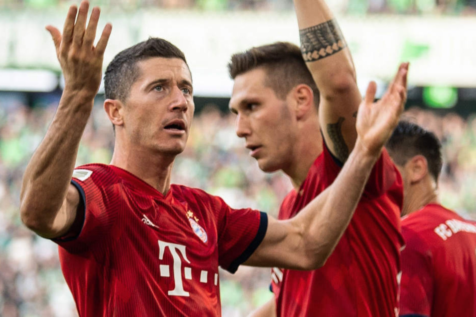 Robert Lewandowski (l.) und der FC Bayern München haben einen Sieg gefeiert.
