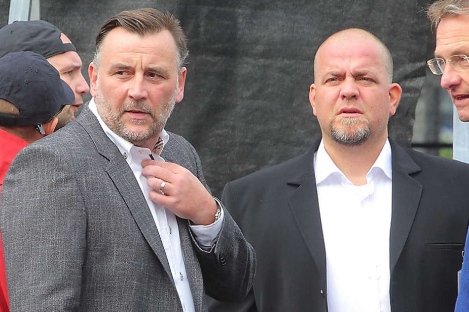 Lutz Bachmann und sein Stellvertreter Siegfried Däbritz beim PEGIDA-Geburtstag am Sonntag.