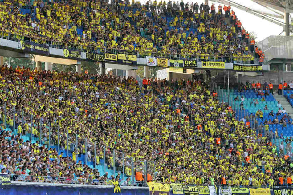 Ein Foto vom ersten Bundesliga-Heimspiel in der Leipziger Vereinsgeschichte: Der Block des Gegners Borussia Dortmund ist komplett voll. So wird es auch am Samstag wieder aussehen - trotz Boykotts.