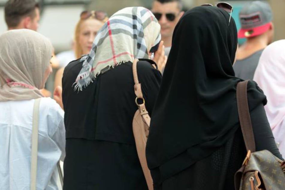Die Deutschen rechnen mit viermal sovielen Muslimen in Deutschland, wie es eigentlich wirklich sind.