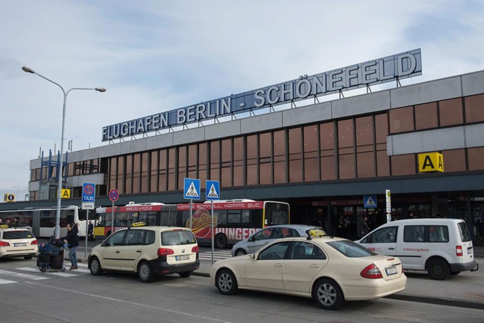 Der Flughafen Berlin Schönefeld wurde binnen weniger Tage zum zweiten Mal wegen eines verdächtigen Gegenstandes teilweise geräumt.