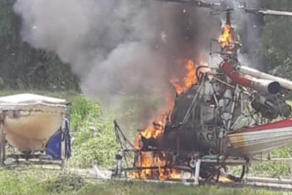 Der Hubschrauber brannte an dem Sonntag komplett aus.