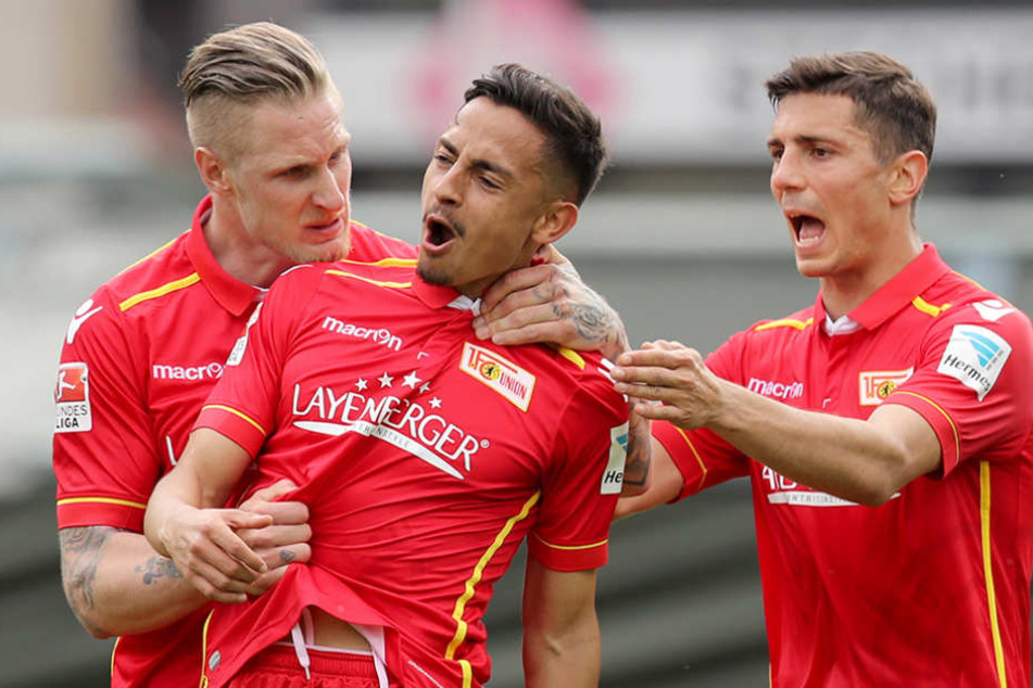 Kenny Redondo (Mitte) trifft zum 0:1 für Union Berlin.