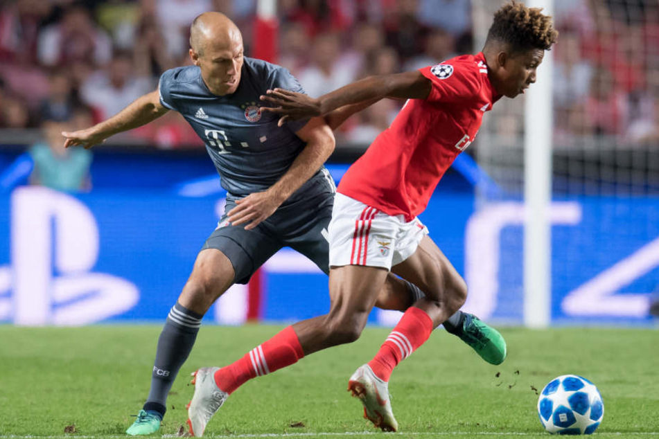 Arjen Robben (l.) hatte in den ersten 45 Minuten gleich mehrere gute Torchancen.