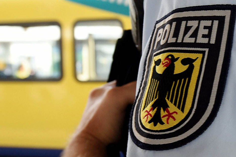 Die Bundespolizisten griffen am Bahnhof blutverschmierte Afghanen auf.