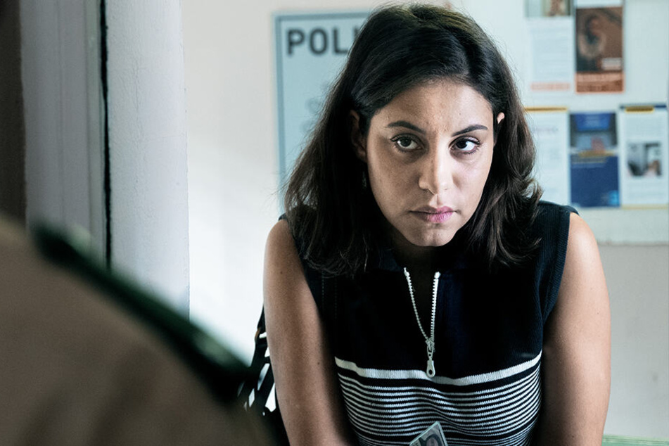 Hatun Aynur Sürücü (Almila Bagriacik) wird von ihrer Familie bedroht, weil sie so lebt, wie sie es für richtig hält.