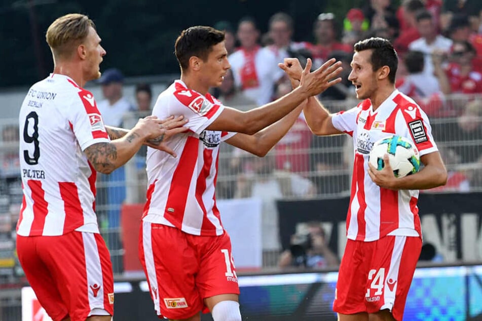 Die Berliner konnte gleich viermal jubeln: Hier Sebastian Polte, Damir Kreilach und Steven Skrzybski (v.l.n.r.).