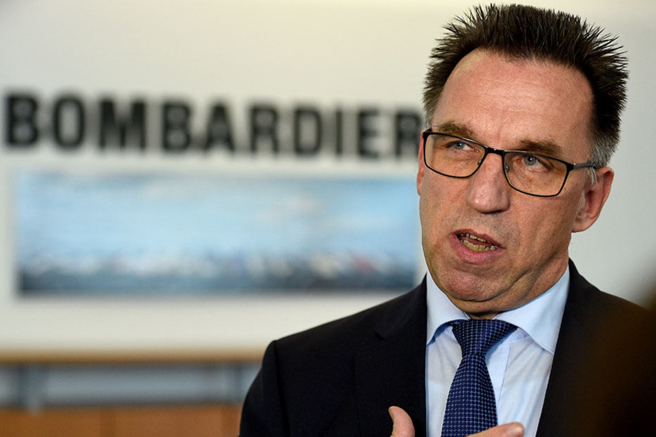 Michael Fahrer, Vorsitzender der Geschäftsführung der Bombardier Transportation GmbH, gibt auf einer Pressekonferenz die Neuausrichtung des Unternehmens bekannt.